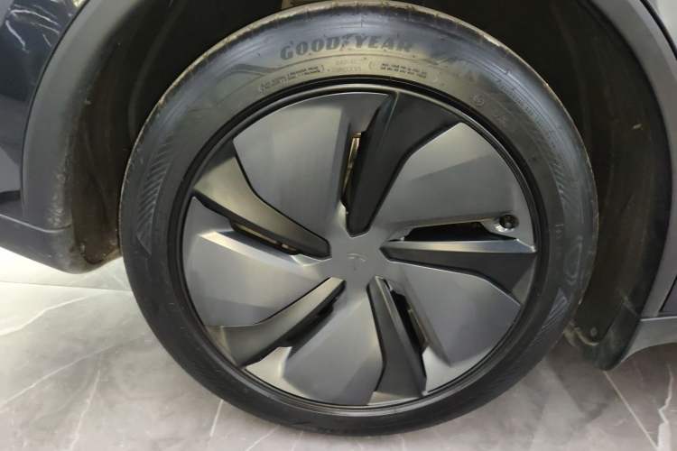 Used Tesla Model Y 2025 Rear-Wheel-Drive Version
