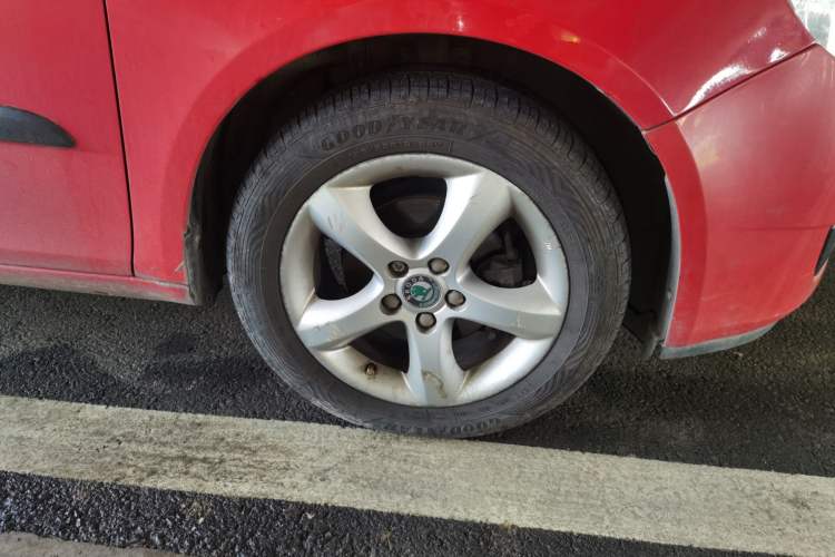 Used Skoda Fabia 2011 1.6L Automatic Crystal Edition
