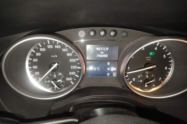 Used Mercedes-Benz R-Class 2014 R 320 4MATIC Business Model
