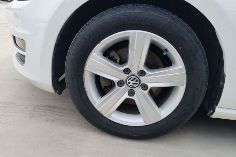 Used Volkswagen Golf 2015 1.4TSI Automatic Luxury Model Left Front Wheel Hub