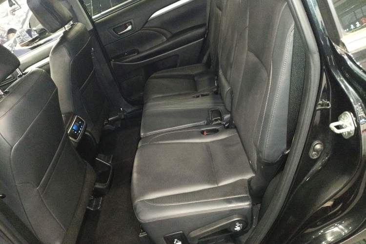 Used Toyota Highlander 2018 2.0T Four-Wheel Drive Luxury Version 7 Seats China VI Standard
