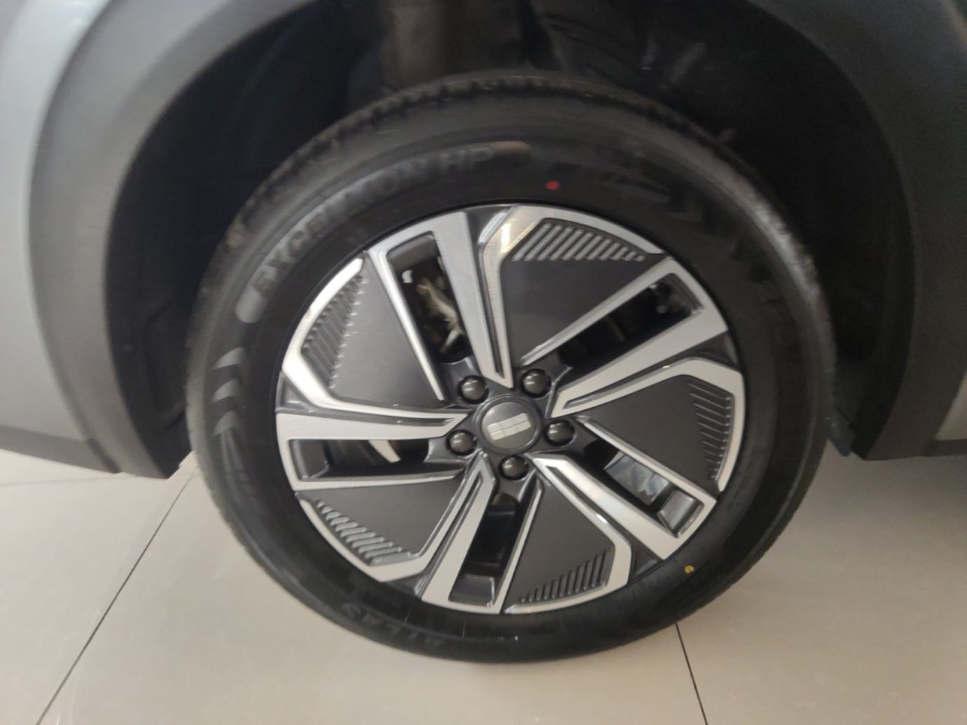 Geely Galaxy Xingjian 7 EM-i 2025 120km Launch+ Version — снимка 11