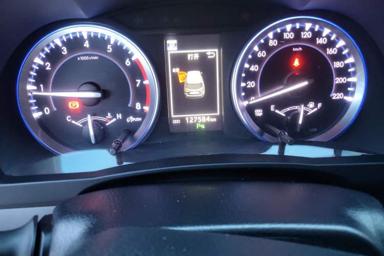 Used Toyota Highlander 2018 2.0T Four-Wheel Drive Luxury Version 7 Seats China VI Standard Odometer Close Up