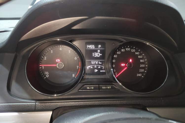 Used Volkswagen Lavida 2015 1.6L Automatic Comfort Edition Instrument Cluster
