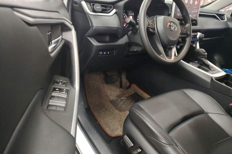 Used Toyota Wildlander 2020 2.0L CVT Two-Wheel Drive Luxury Edition Driver Seat