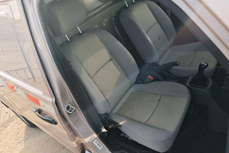 Used Jinbei Hiace X30 2023 1.5L Super-Enjoyment Van 2/5 Seats Non-Air-Conditioned Version SWC15M Right Front Seat