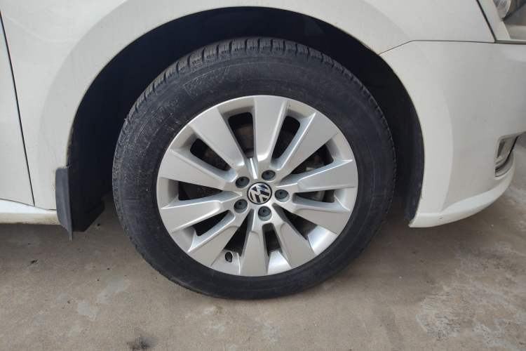 Used Volkswagen Lavida 2013 Restyled Classic 1.6L Manual Comfort Edition Right Front Wheel Hub