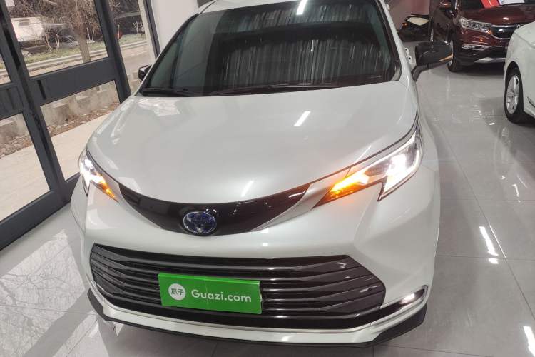 Used Toyota SIENNA 2023 2.5L Hybrid Luxury Edition Front