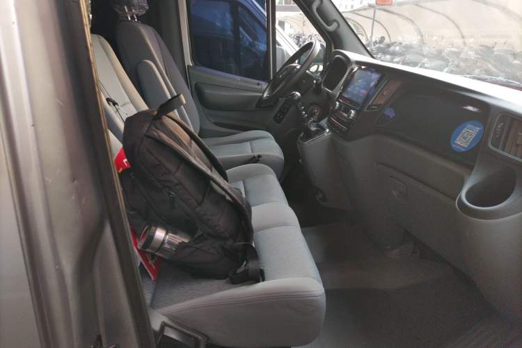 Used Foton Toano 2023 Joy Elephant Multi-Function 2.0T Manual Long-Wheelbase Mid-Roof Model with Single Rear Tire Available in 5/6/7/9-Seater Configurations
