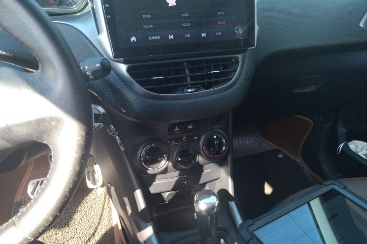 Used Peugeot 2008 2015 1.6L Automatic Playcool Edition
