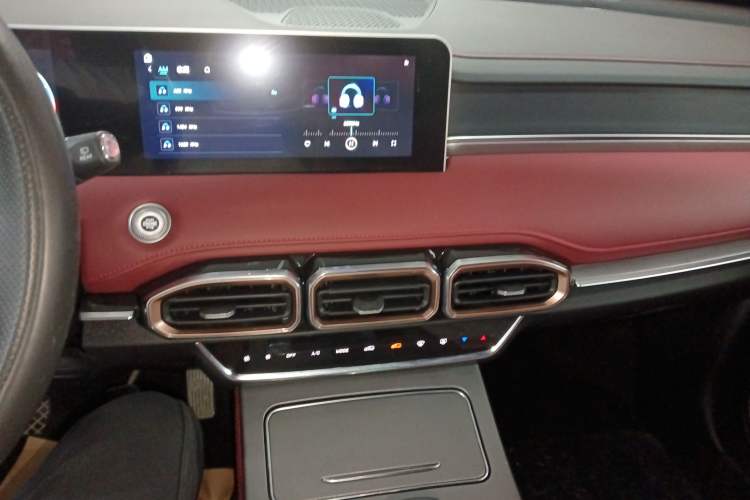 Used JETOUR X70 PLUS 2023 1.5T Manual Self-Reliant 7-Seater