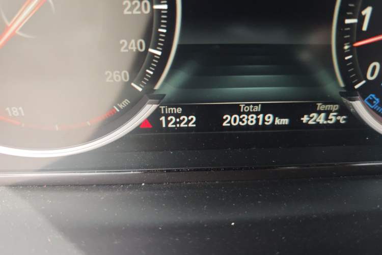 Used BMW 7 Series 2013 740Li Leading Model Odometer Close Up