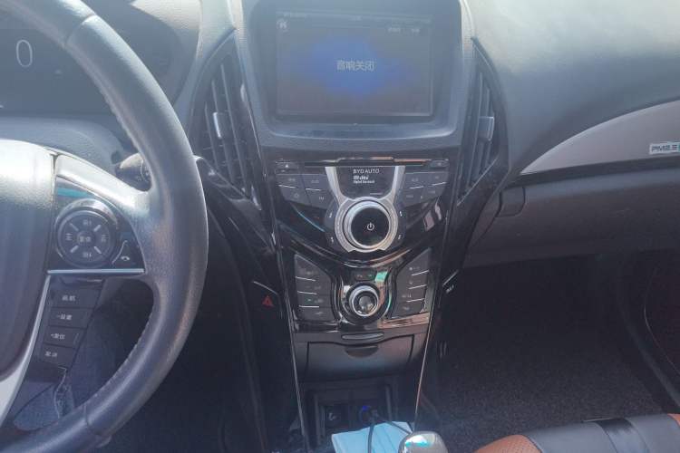 Used BYD Qin New Energy 2016 Qin EV300 Prestige Model Audio And AC Panel