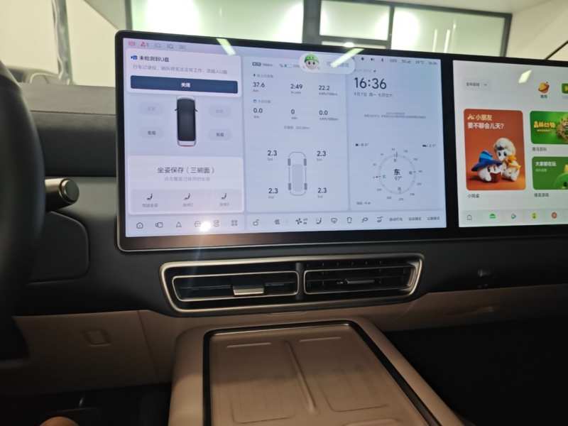 Used Li Auto MEGA 2025 Home Family Special Edition — 12