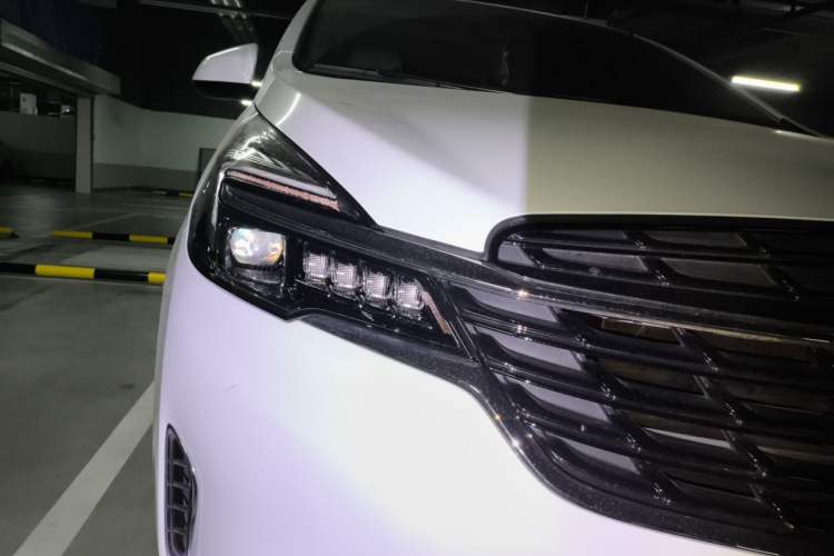 Used Buick GL8 2022 Land Business Class 652T Luxury Model
