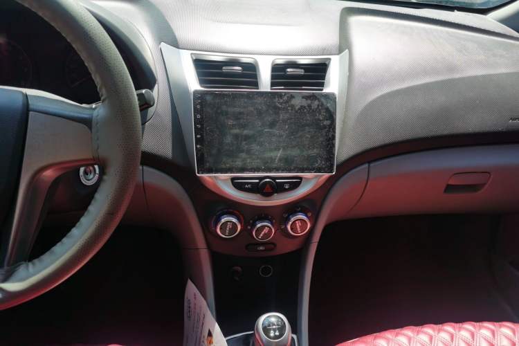 Used Hyundai Verna (older generation) 2014 1.4L Manual Smart GLS Trim Audio And AC Panel