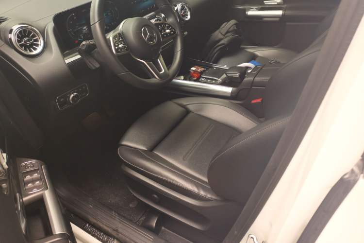 Used Mercedes-Benz GLA 2022 Facelifted GLA 200 Interior 3