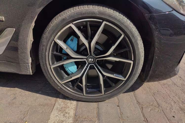 Used BMW 5 Series 2021 530Li Luxury Edition M Sport Package Right Front Wheel Hub