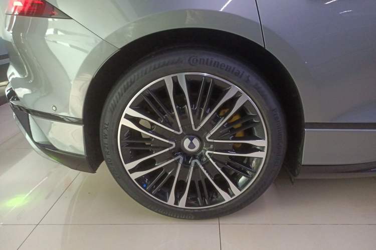 Used Denza Z9GT 2024 1100 Four-Wheel Drive Ultra Version Right Rear Wheel Hub