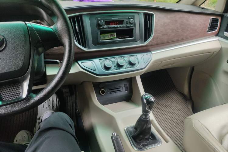 Used FORTHING Lingzhi 2018 M5L 2.0L 7-Seater Comfort Model