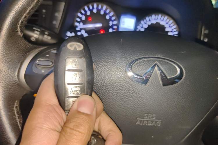 Used Infiniti Q70 2017 Q70L 2.5L Elite Edition Vehicle Key