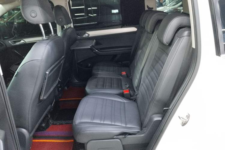 Used Volkswagen Touran 2018 Volkswagen Touran L 280TSI DSG Luxury Edition 7 Seats
