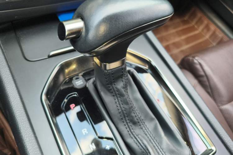 Used Hongqi H7 2017 2.0T Luxury Model Gear Lever