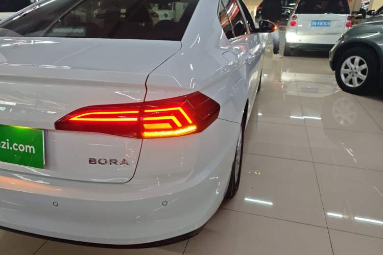 Used Volkswagen Bora 2021 1.5L Automatic Fashionable Smart Connectivity Version Right Rear Taillight
