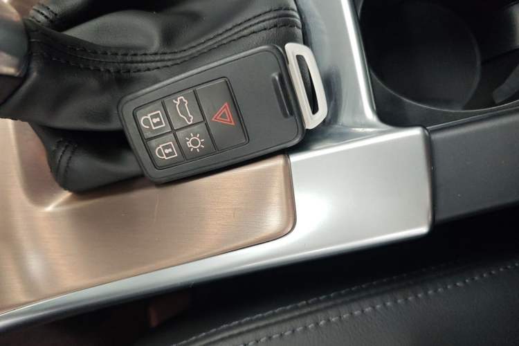 Used Volvo XC60 2017 T5 AWD Smart Upgrade Model
