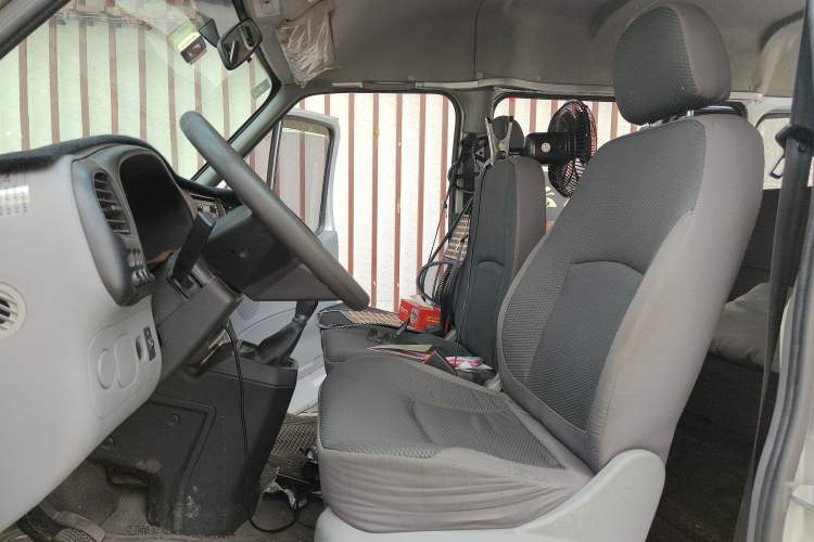 Used JMC Transit 2019 2.8T Commercial Version Short Wheelbase Mid-Roof 6-Seater China VI JX493