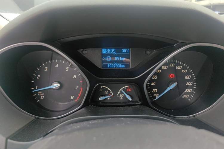 Used Ford Focus 2012 Sedan 1.6L Automatic Fashion Edition