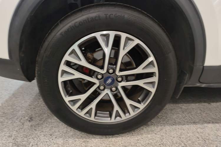 Used Ford Escape 2020 EcoBoost 245 Two-Wheel-Drive Titanium Edition Right Rear Wheel Hub