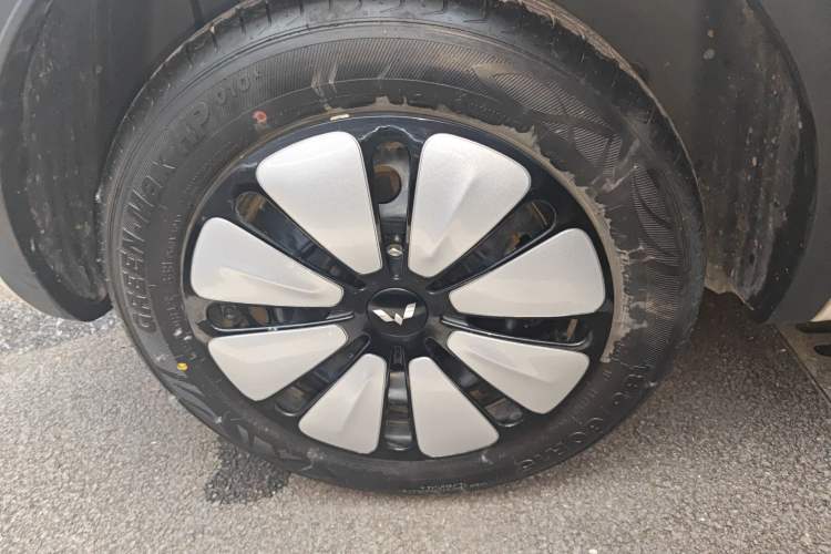 Used Wuling Bingo 2025 410 km Lingxi Deluxe Edition Right Rear Wheel Hub