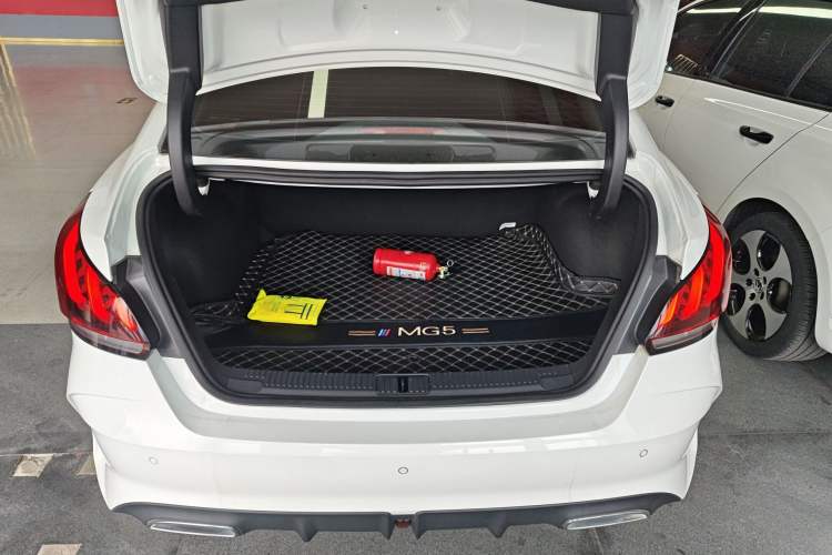 Used MG 5 2021 180 DVVT CVT Youth Luxury Edition
