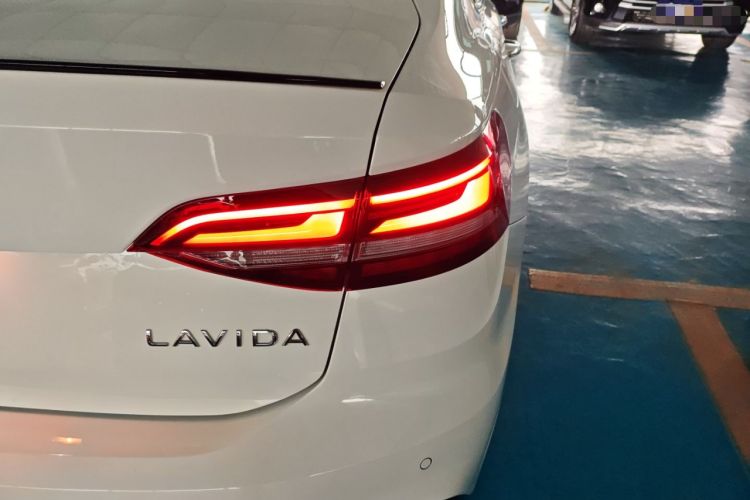 Used Volkswagen Lavida 2024 300TSI DSG Starry Sky Leading Edition Right Rear Taillight