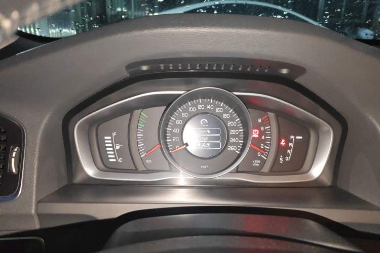 Used Volvo S60 2015 S60L 2.0T Zhiyuan Edition Instrument Cluster