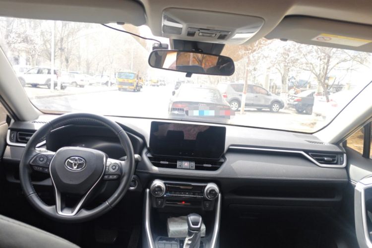 Used Toyota Wildlander 2023 2.0L CVT Two-Wheel Drive Luxury PLUS Edition Center Console