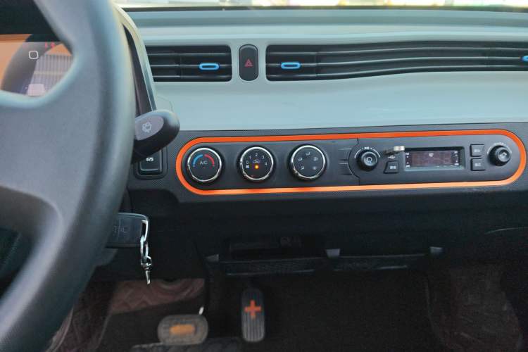 Used Wuling Hongguang MINIEV 2022 Zizai Version Lithium Iron Phosphate Audio And AC Panel