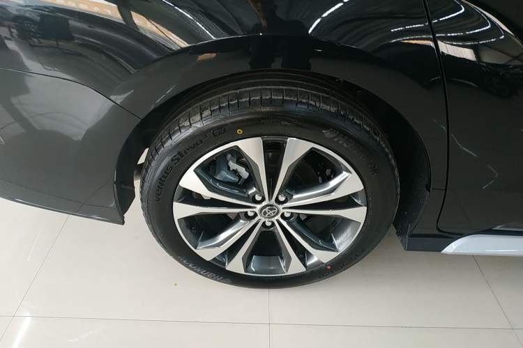 Used Toyota Granvia 2026 Model 2.5L Hybrid Prestige PLUS Edition Exterior 5