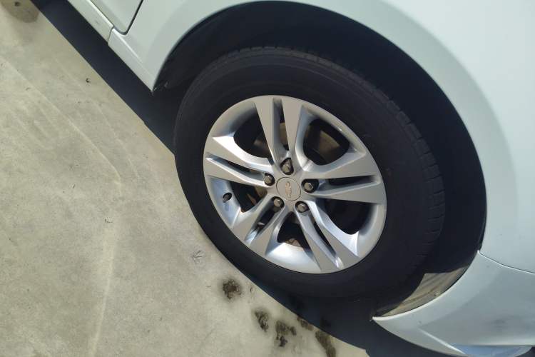 Used Chevrolet Cruze 2015 1.5L Classic SE MT Right Front Wheel Hub