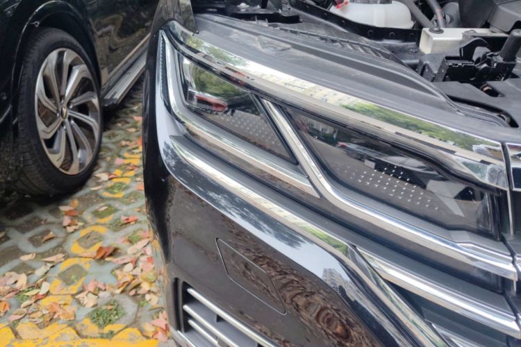 Used Volkswagen Touareg New Energy 2021 eHybrid Right Front Headlight