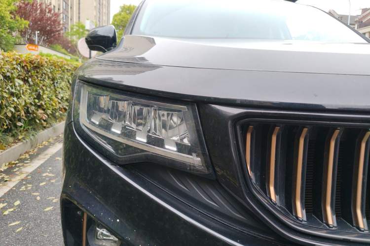 Used Geely Auto Haoyue 2022 1.8TD DCT Black Gold Limited Edition 7-Seater Right Front Headlight