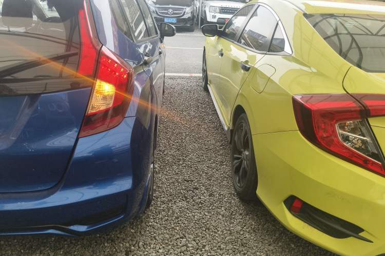 Used Honda Fit 2018 1.5L CVT Comfort Version Exterior 3