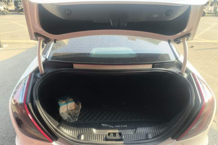 Used Jaguar XJ 2015 XJL 3.0 SC Two-Wheel-Drive Panoramic Business Edition
