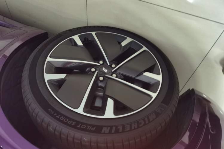 Used Li Auto L9 2025 Pro Smart Refreshed Edition Exterior 4