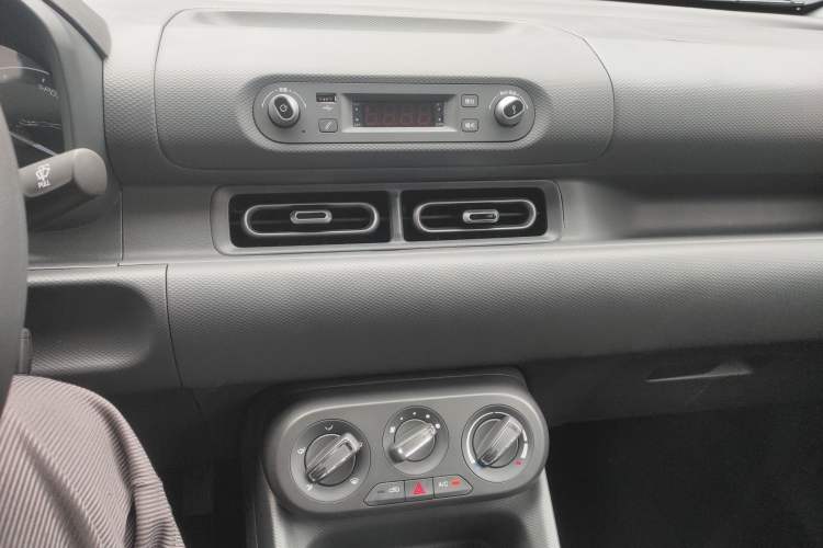 Used Wuling Hongguang New Energy 2025 Extended-Range Hybrid 50 km Utility Version