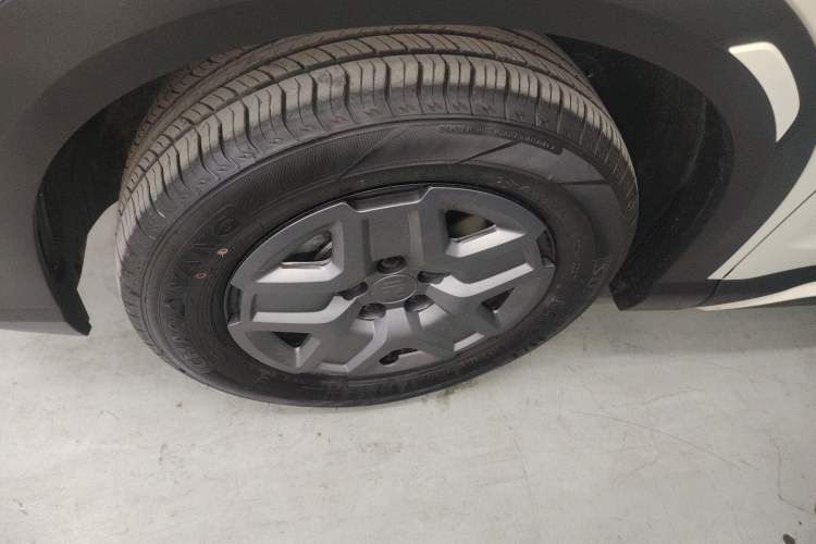 Used BYD Yuan UP 2024 401 km Active Version Left Front Wheel Hub