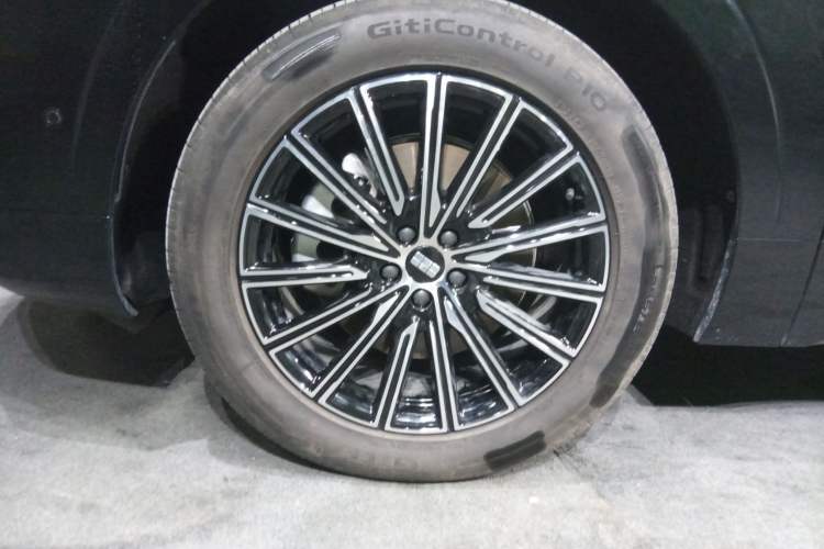 Used Geely Galaxy M9 2025 Model 230km Two-Wheel-Drive Exploration Edition Exterior 4