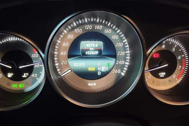 Used Mercedes-Benz CLS 2017 CLS 260 Elegant Edition Odometer Close Up