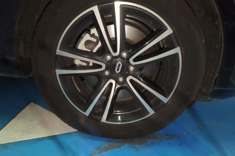 Used Hima AITO M5 2024 Extended-Range Max Rear-Wheel Drive Advanced Intelligent Driving Version Right Front Wheel Hub